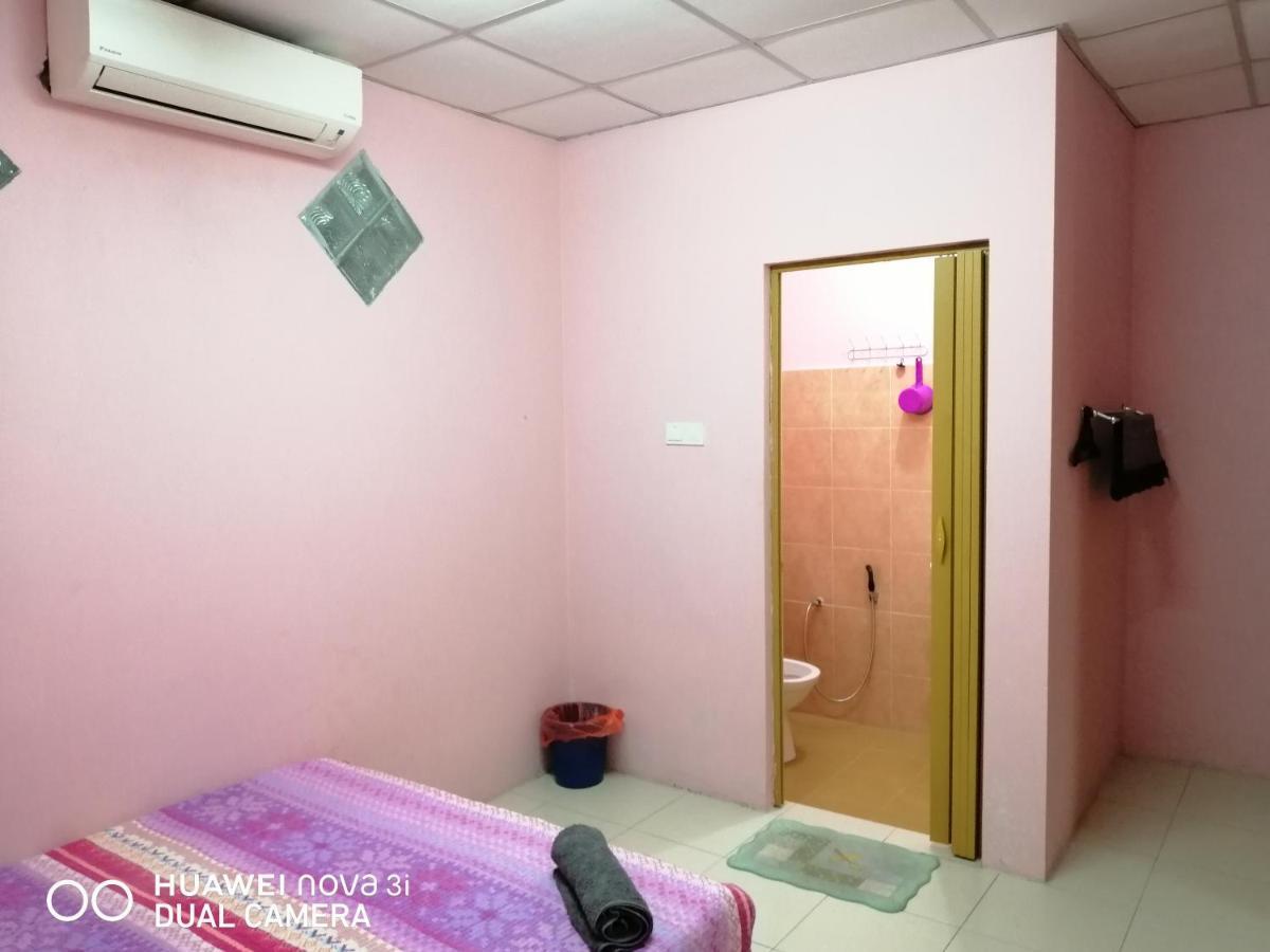 Layla Inn バトゥー・パハト エクステリア 写真